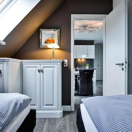 Lee Apartmán